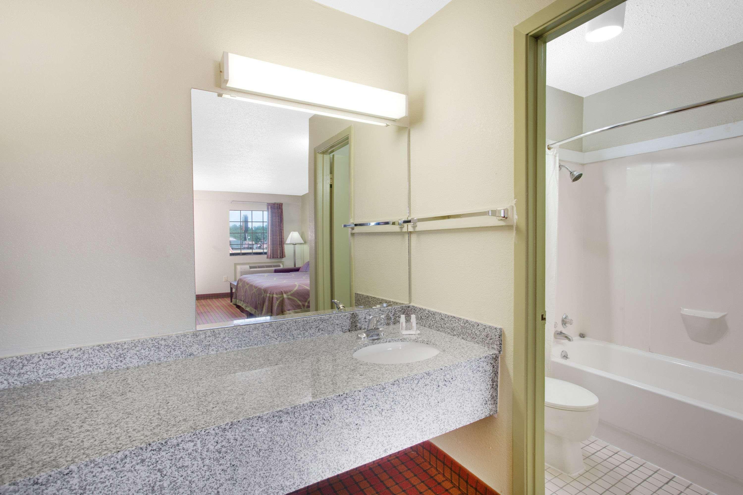 Super 8 By Wyndham Ar Motel Monticello